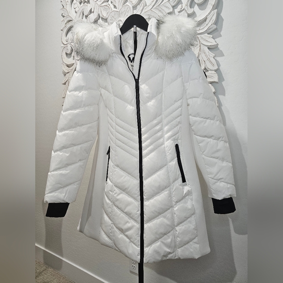 Michael Kors Jackets & Blazers - Michael Kors White Puffer Jacket Detachable Hood W/Fur Trim Women's Sz Large NWT